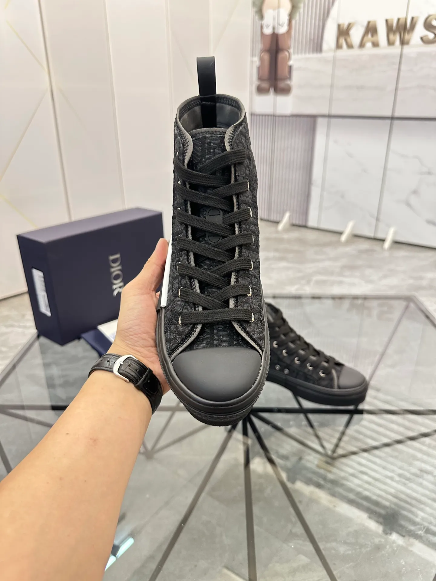 Selling men's shoes 💰: 💰P460¥ Product trademark: Dio* "Dior*" high-top casual shoes Regular size: 36-45 (can be customized to 46) Couple style B23 Product materials: Upper imported original fabric, breathable lining, original outsole. No.: 007